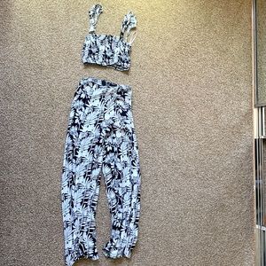 Lulu’s two piece set